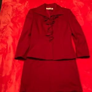 TAHARI 2 piece suit, wine, size 2